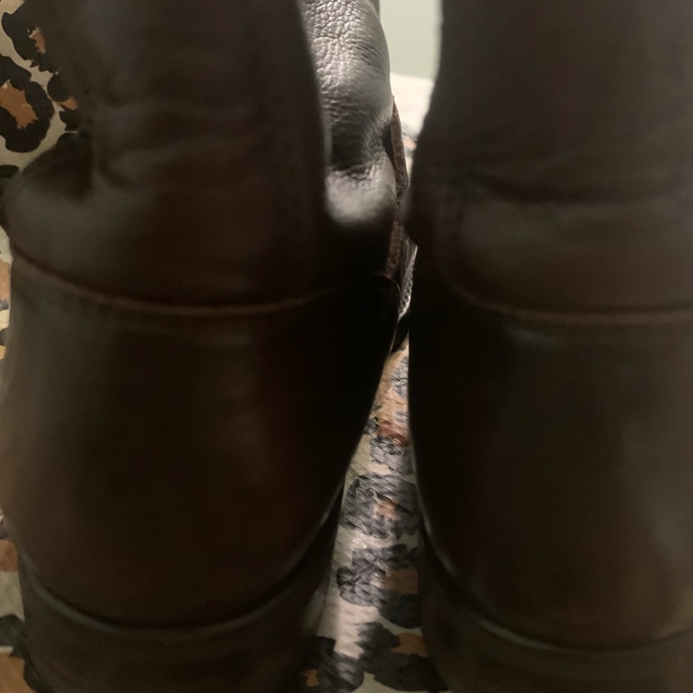 FRYE BURGUNDY BROWN BOOTS. - Picture 6 of 6